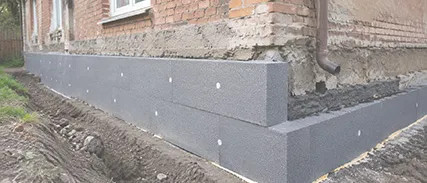 Czym ocieplić fundament starego domu?